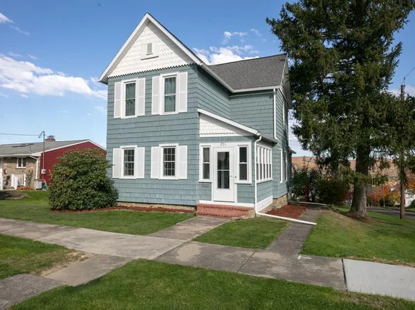 251 W 3rd St, Corning, NY 14830