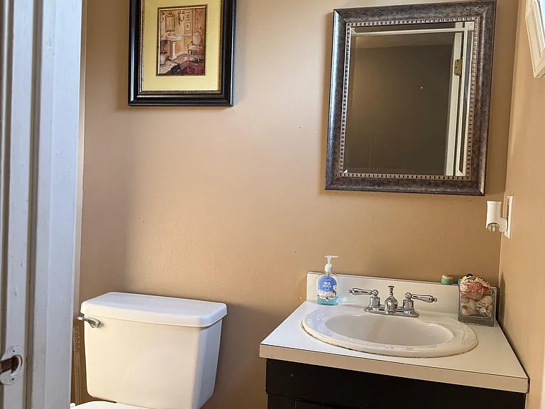 70 Ashley Ct #230 — Photo 9