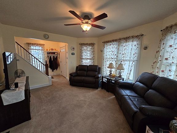 3rd image of 215 Maple St