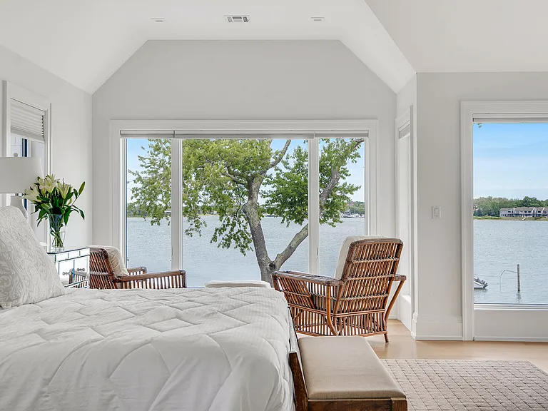 82 Harbor Dr — Photo 10