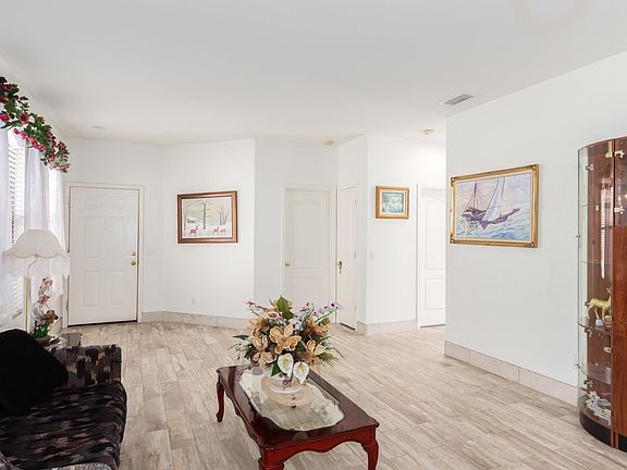 3rd image of 6561 W Puget Ave