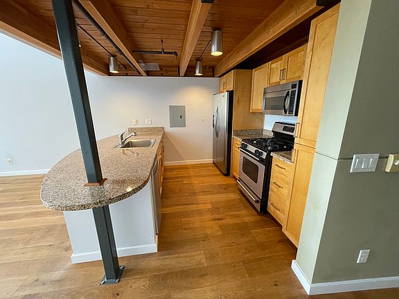 5th image of 380 10th St Unit 29