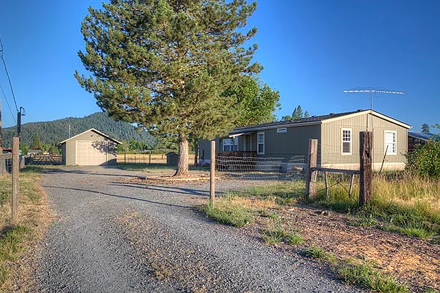 2830 Woodland Park Rd photo 1
