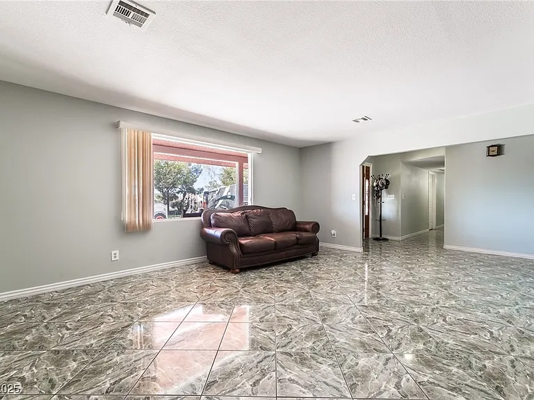 724 N Fogg St — Photo 11
