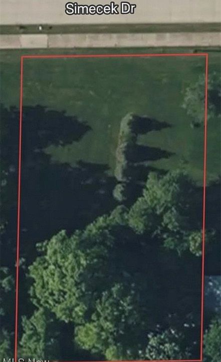 1st image of Simecek Dr