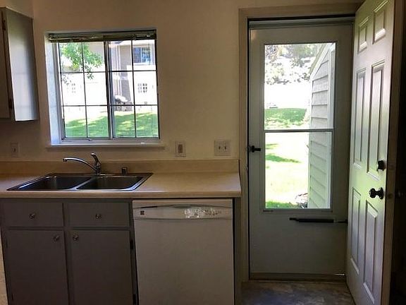 5th image of 2802 Rockridge Ct APT 4