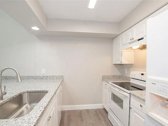 4th image of 2735 Gray Fox Ln #1