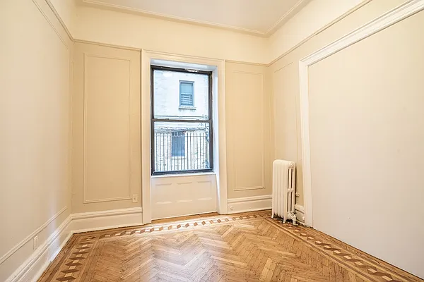 Rented by Metropolitan Equities | media 8