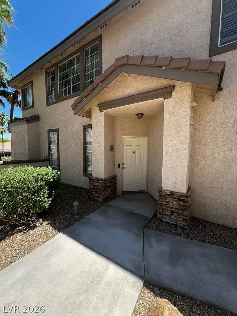3 bed, 2.5 bath, 1697 sqft, $2,350 — Photo 3