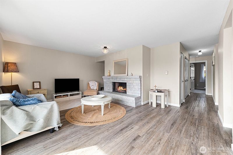5th image of 1002 S 312th Street #114