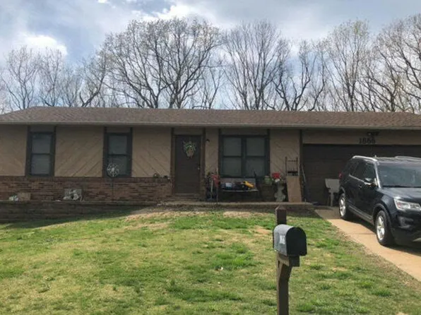 1866 Chippendale Ln, Imperial, MO 63052