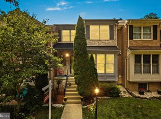 9097 Golden Sunset Ln, Springfield, VA 22153