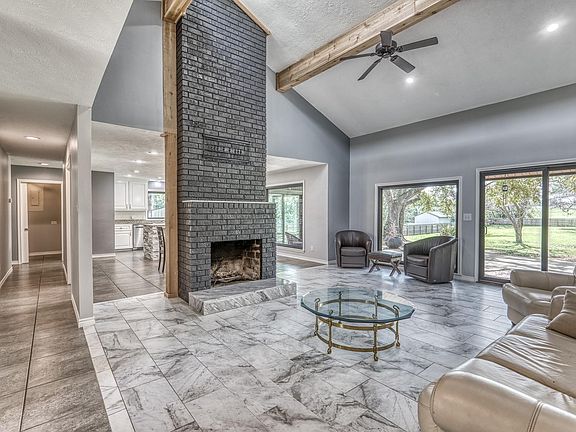 5th image of 2414 E Rosedale Dr