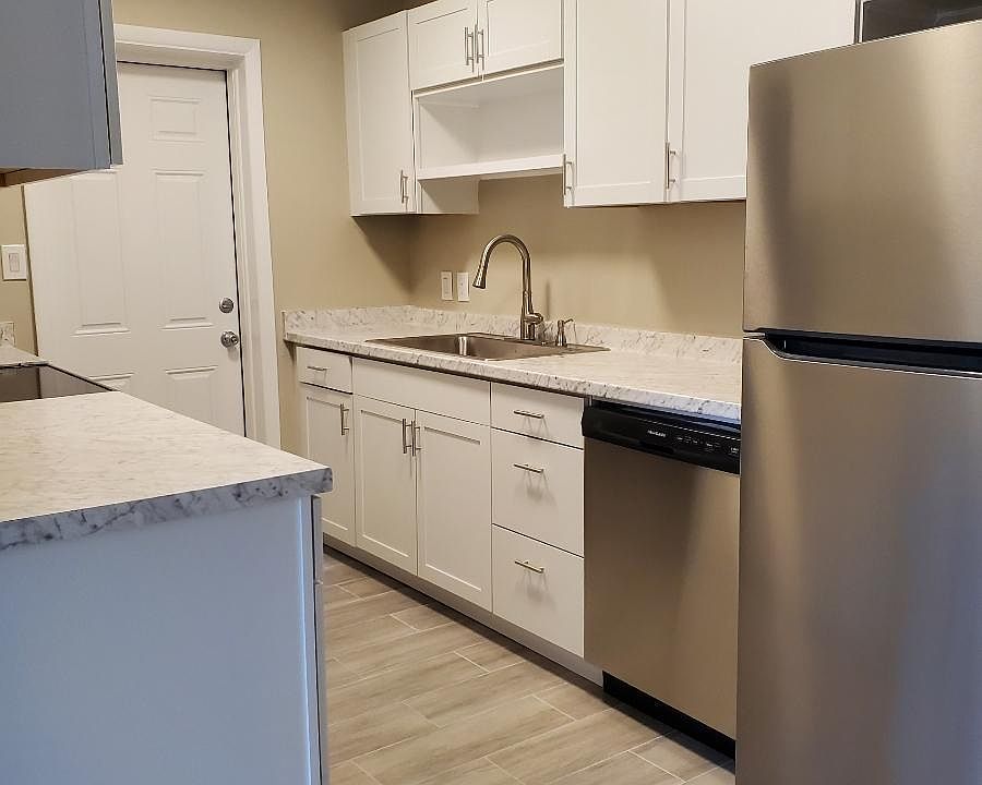 1st image of 126 E Grant St Floor 126