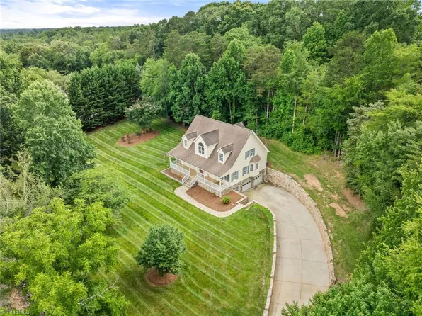 7570 Rinehart Ln, Clemmons, NC 27012