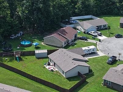 3rd image of 154 Northwoods Ct