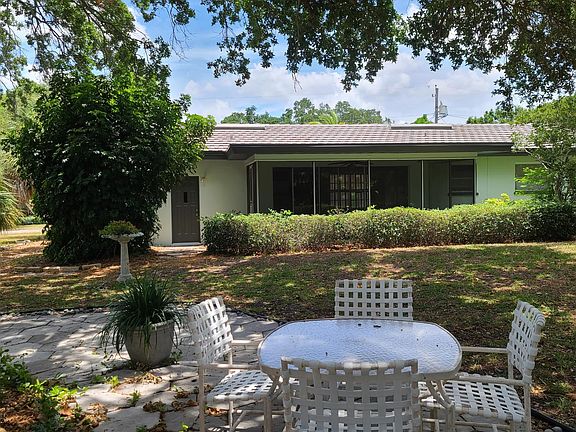 3rd image of 3132 Renatta Dr