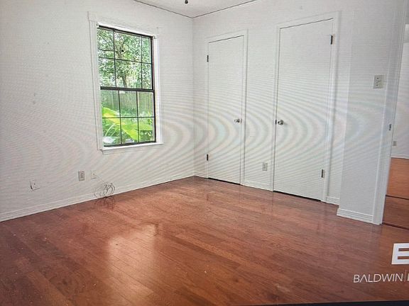 3rd image of 909 Schaub Ave