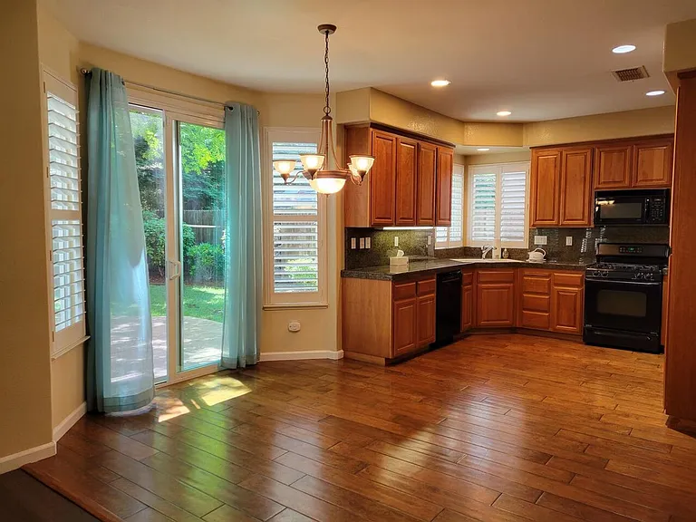 1940 Terracina Cir — Photo 6