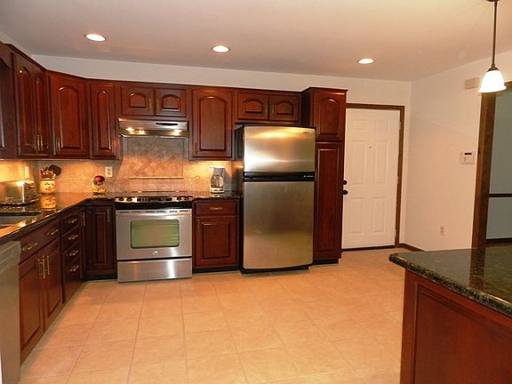 3rd image of 9094 Mary Ann Dr