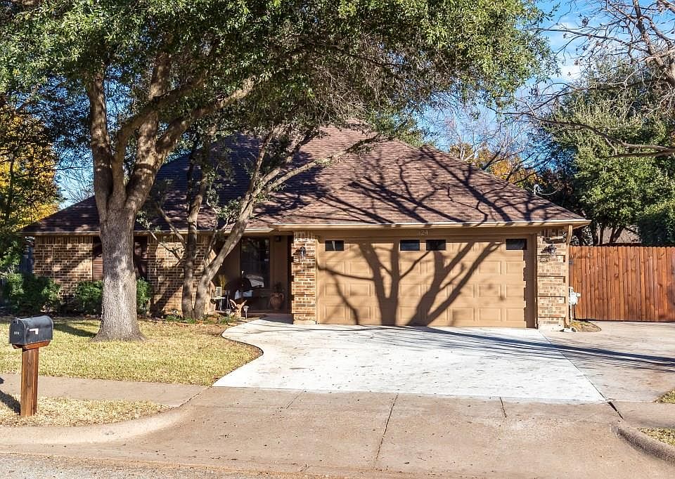 1st image of 324 Cindy Ct