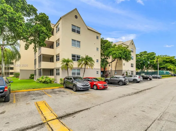 8255 Lake Dr APT 304, Doral, FL 33166