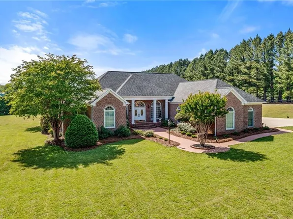 4447 Kendale Rd, High Point, NC 27265