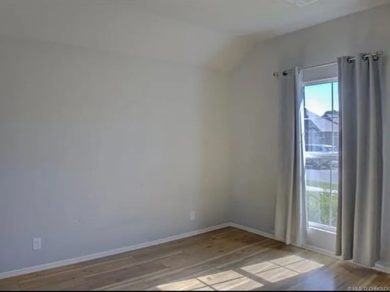7012 S Elder Ave — Photo 20