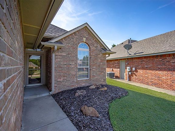 5th image of 1705 Bridlewood Ct