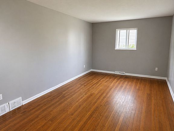 3rd image of 2718 Fern Ave