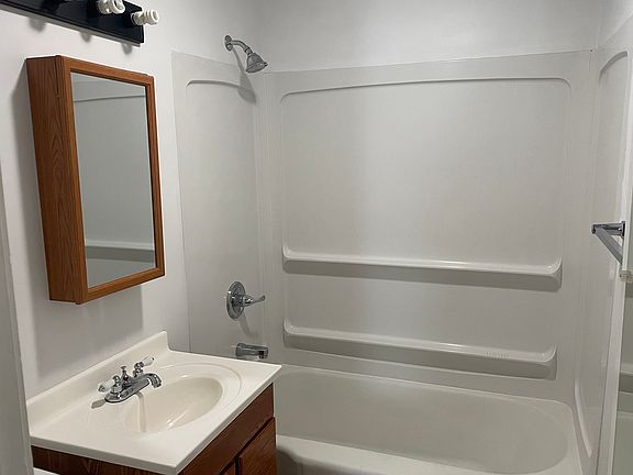 5th image of 2107 Center Ct
