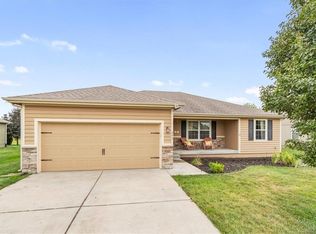 555 E Lakota St, Gardner, KS 66030