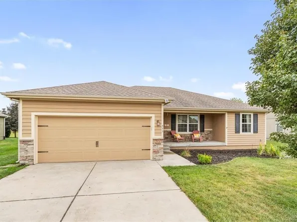 555 E Lakota St, Gardner, KS 66030