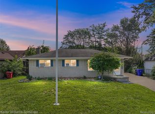 31070 Hayes Rd, Fraser, MI 48026