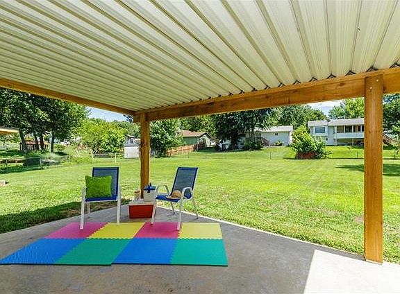 4th image of 6 Oak Hill Ln
