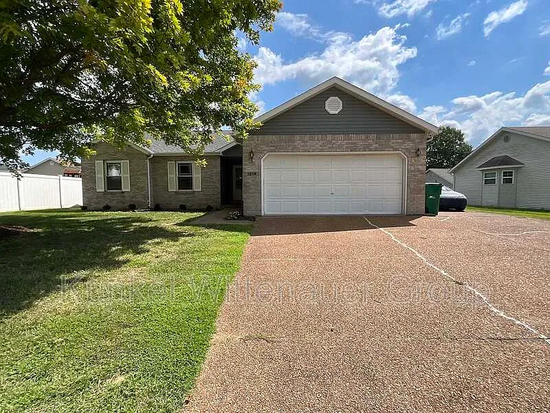 3 bed, 3.0 bath, 2007 sqft, $2,500 — Photo 1