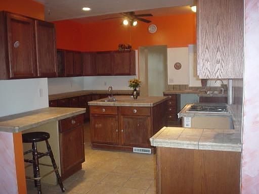 4th image of 510 E Broadway St