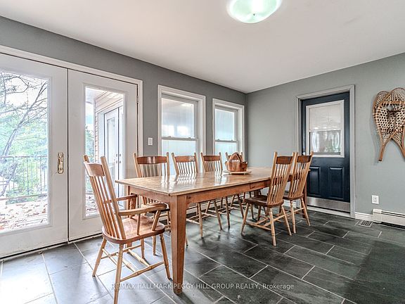 3rd image of 4 Clover Ct