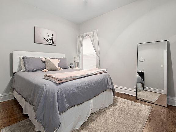 4th image of 3810 N Kenmore Ave APT 2