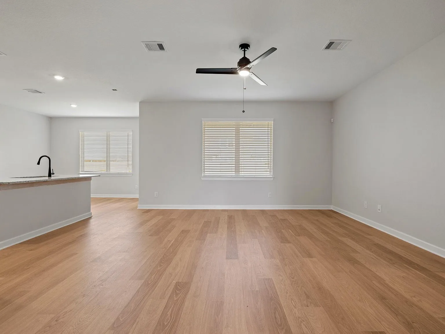 3 bed, 2.0 bath, 1648 sqft, $2,770 — Photo 4