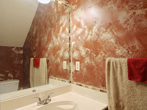 2nd image of 450 Ashton Woods Ct