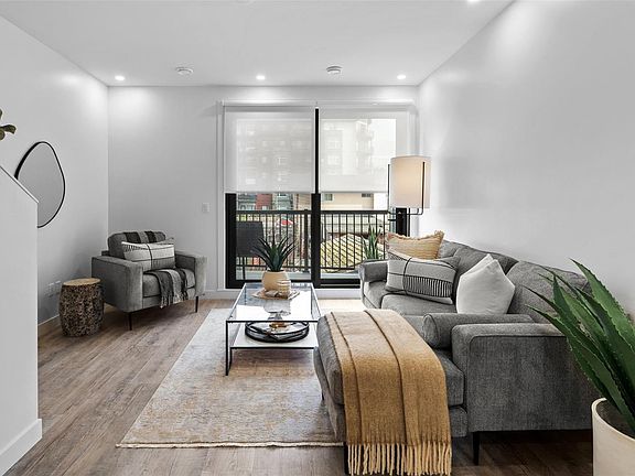 4th image of 916 Orono Ave #134