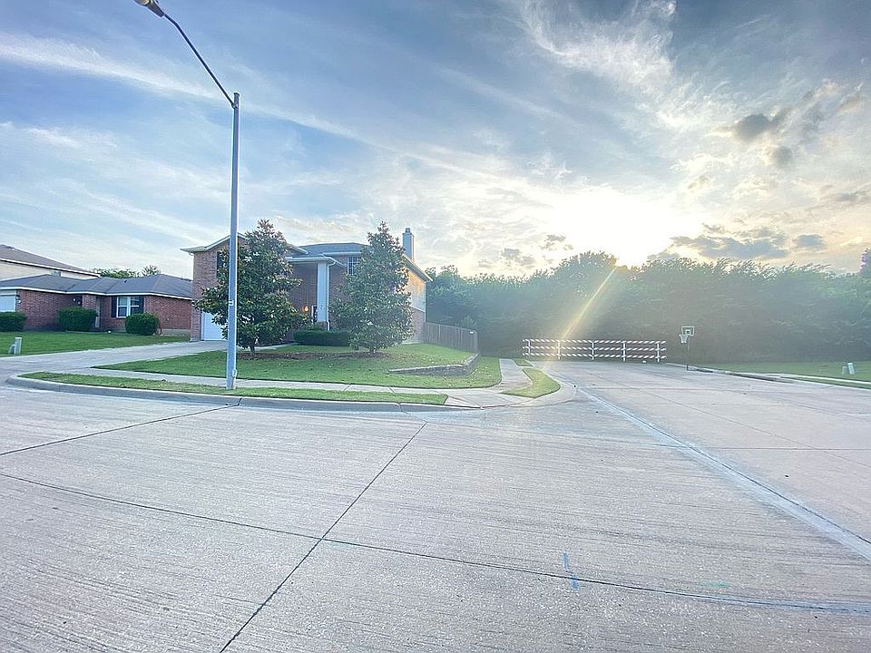 1st image of 813 Rocky Springs Dr