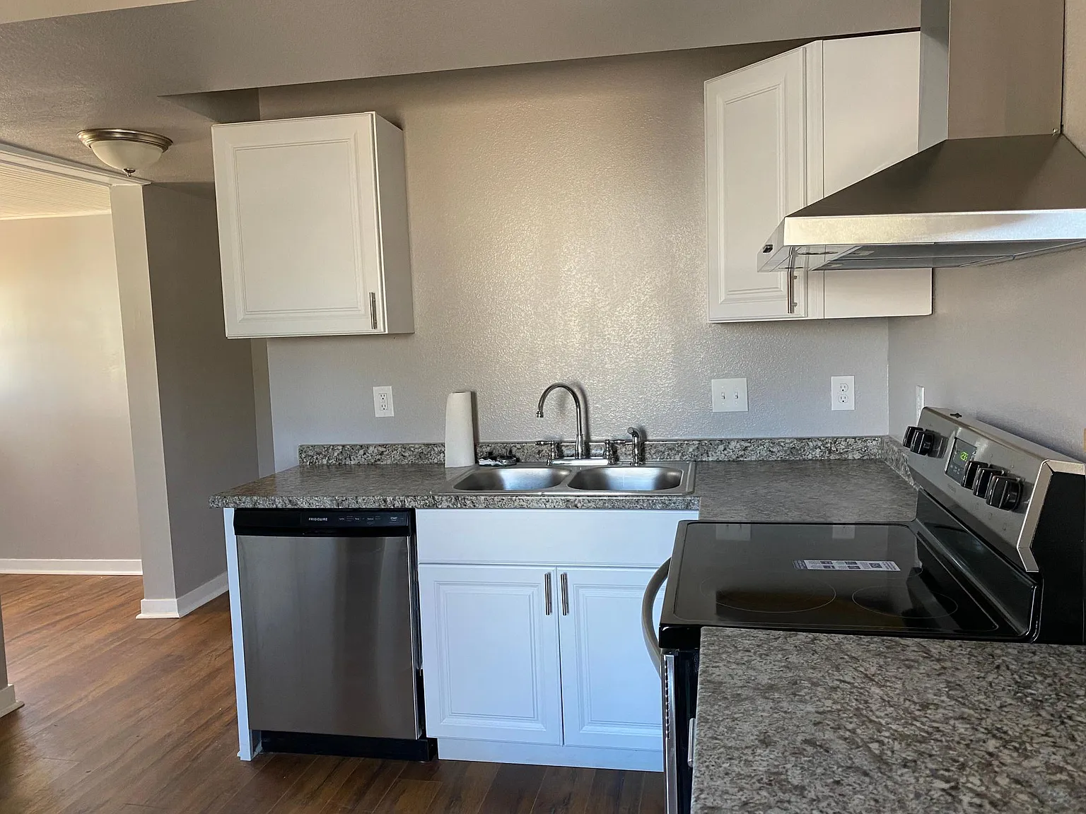 1208 Taylor Ave — Photo 3
