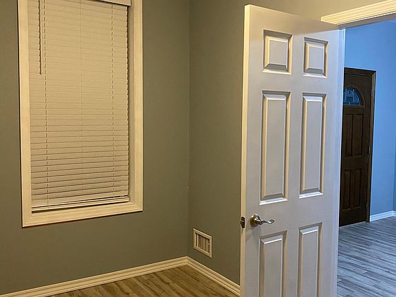 3rd image of 3738 S Wood St #1