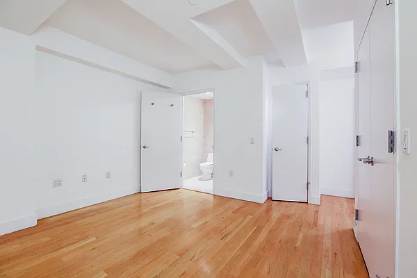 Sold by Winzone Realty Inc | media 8