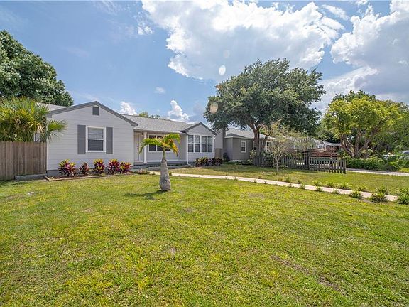 4th image of 786 39th Ave NE