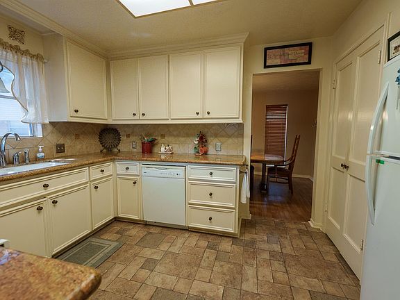 3rd image of 1817 McKinley St