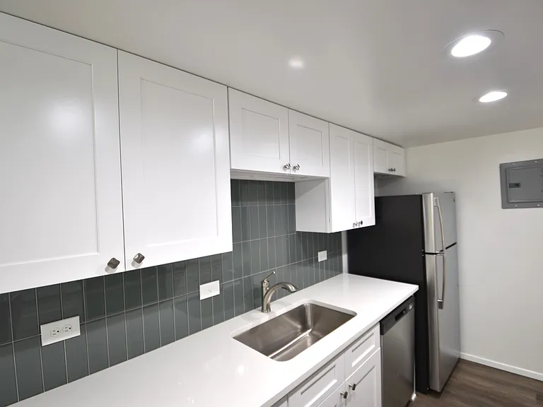 4440 Laguna Pl - Meadows Apartments — Photo 12