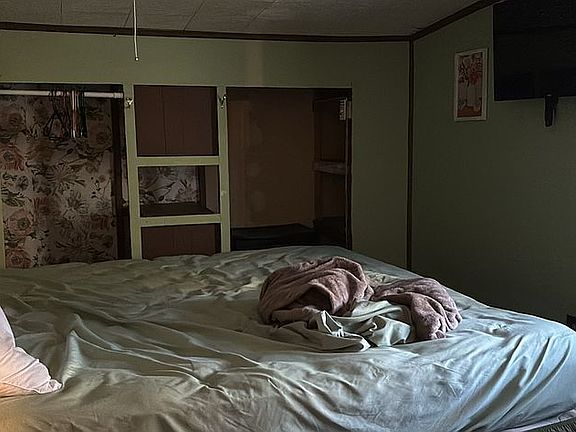 5th image of 708 Park St